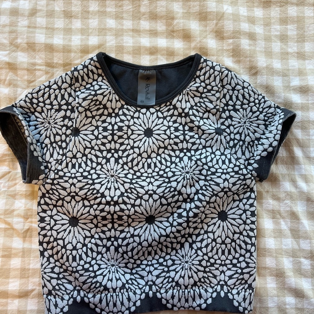 Floral Short-Sleeve Athletic Top - Dark Grey & White